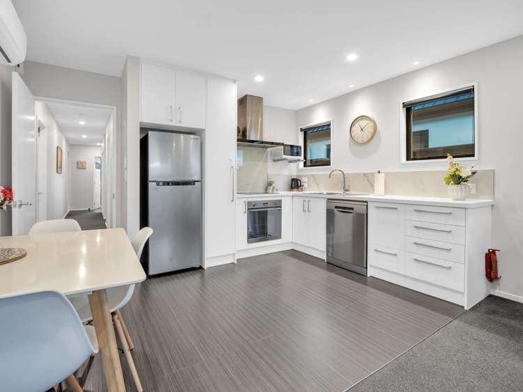 99 Faringdon Boulevard Rolleston_2