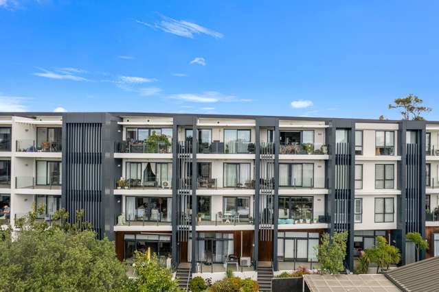 Easy-Care Apartment with Resort-Style Extras