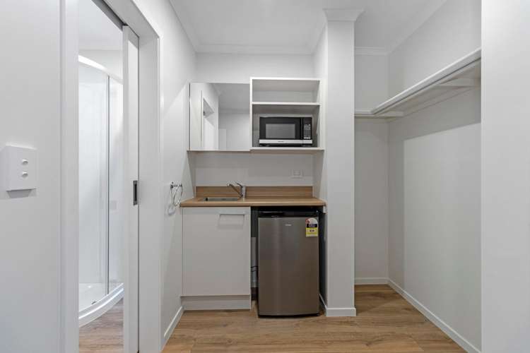 10B/150 Te Rapa Road 3283_5