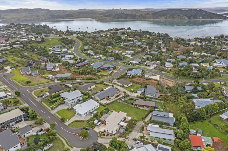 2d Puka Place Raglan_7