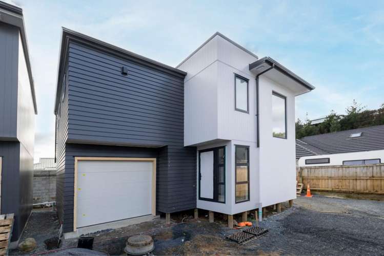 215 Stokes Valley Road_0