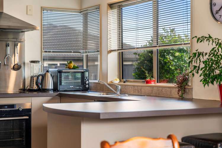 16a Basley Road Owhata_11