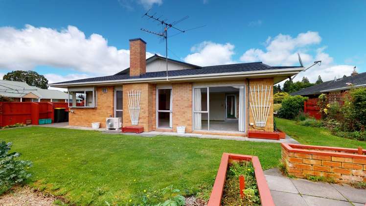 2/42 Queens Drive Allenton_12