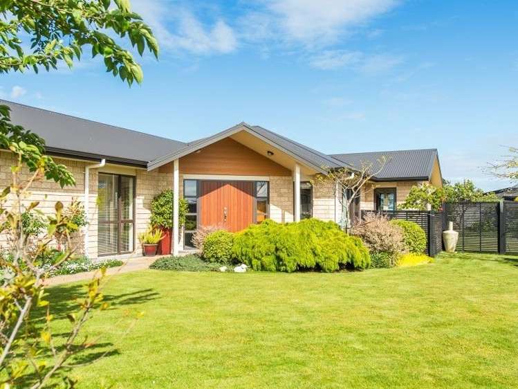 6 Lithgow Drive Otamatea_0