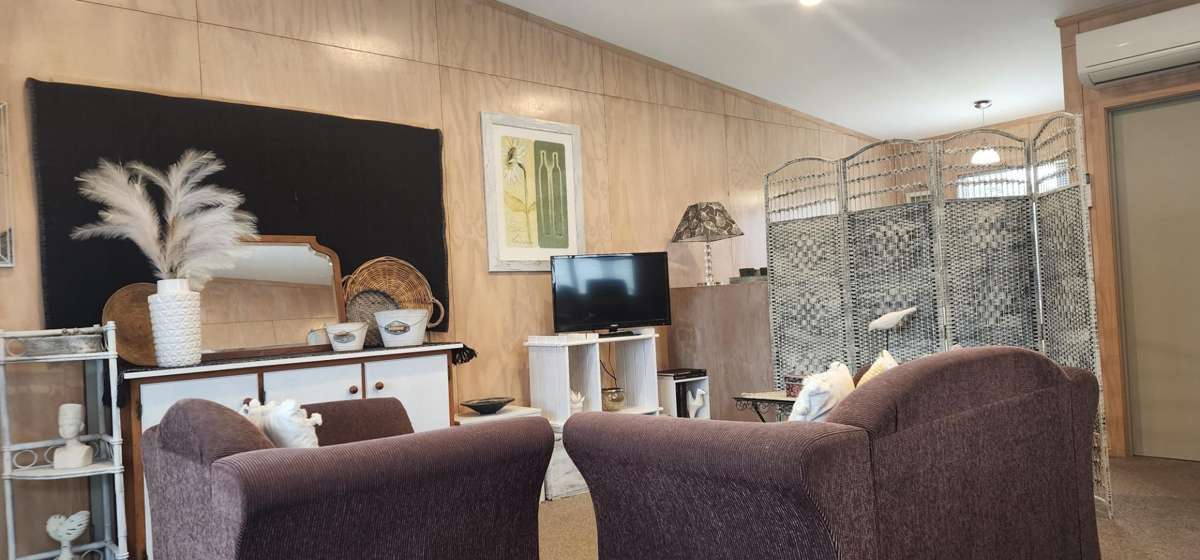 STUDIO - KINLOCH 4