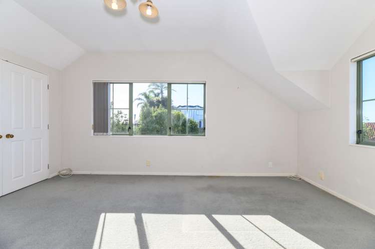 1 Highgrove Lane Totara Vale_6