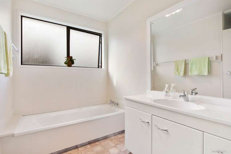 19 Glucina Place Glen Eden_11
