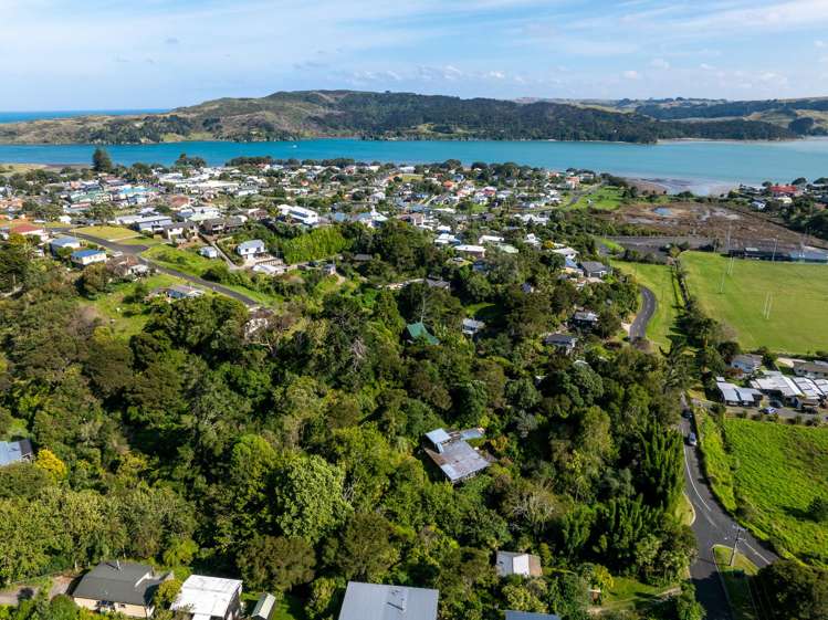 24 Cross Street Raglan_32