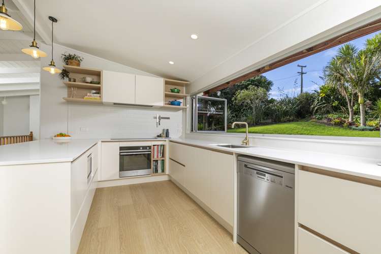 5 Ngatira Road Muriwai_13