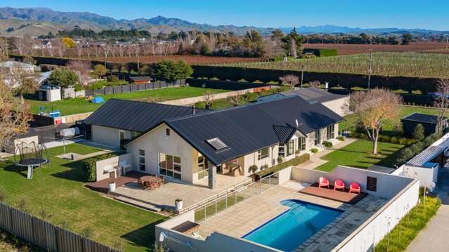 Exceptional family living, 2,996sqm in town