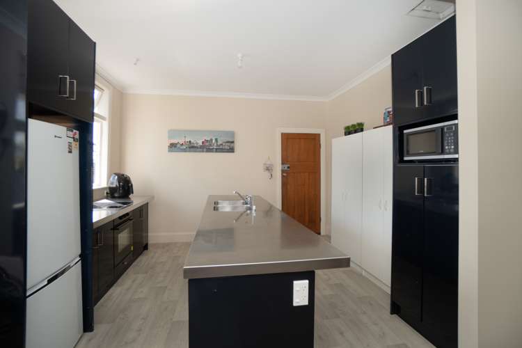 21 Burns Avenue Takaro_6