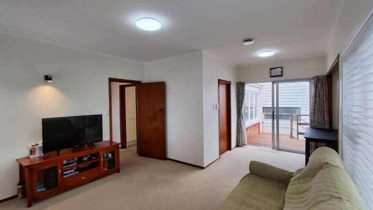 52 Old Lake Road Narrow Neck_3