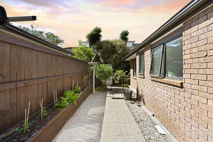 56 Farnborough Drive Grandview Heights_15