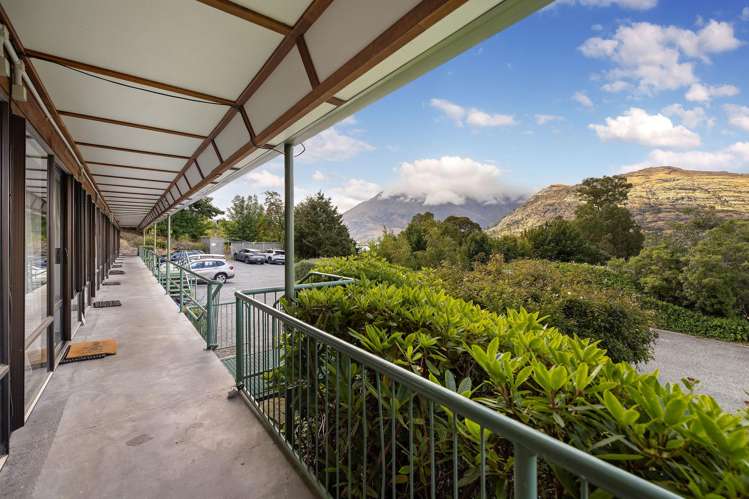 10/43 Goldridge Way Queenstown_6
