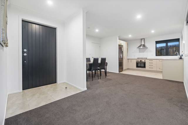 2/12 Onukutara Place Huntington_3