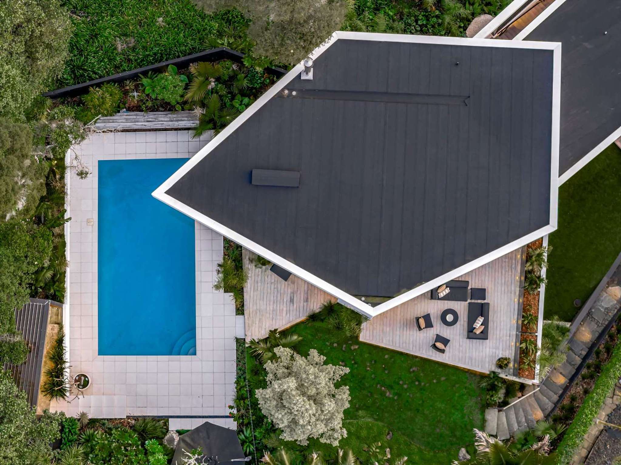 St Heliers award-winning homeowner selling the ‘biggest sculpture I’ve ever attempted’