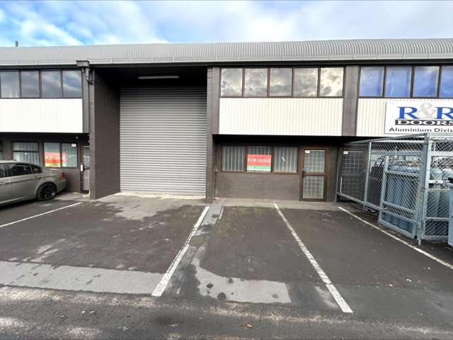 Practical 222m&sup2; Warehouse and Office