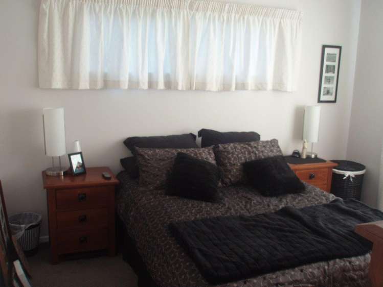68 Gloaming Hill Titahi Bay_1