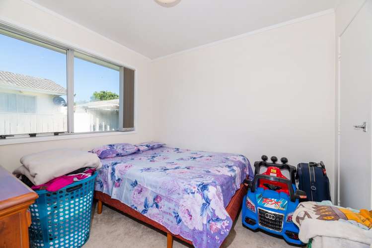 1/15 Frobisher Way Clendon Park_7