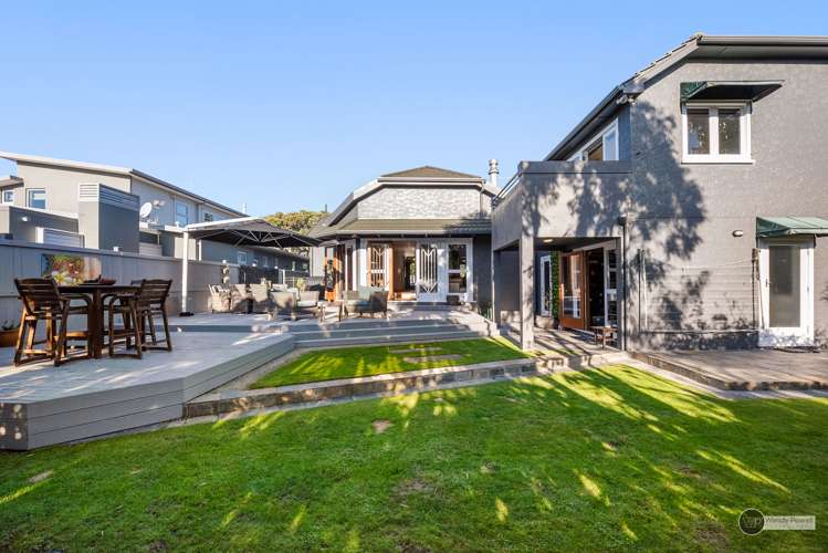 37 Pohutukawa Street Woburn_29