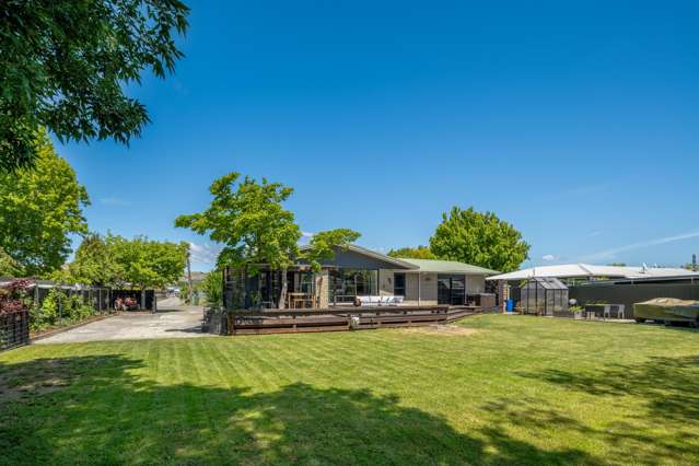 Where quarter acre scale meets modern style