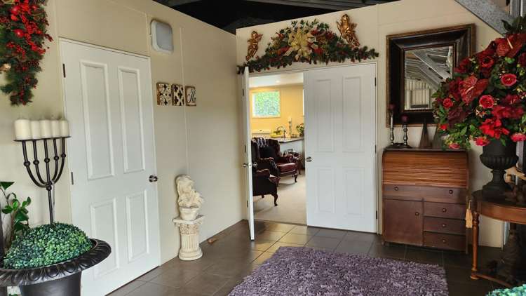 1918 Egmont Road Kaimiro_7