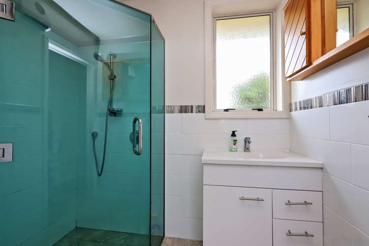 221 Sunnybank Crescent Camberley_5