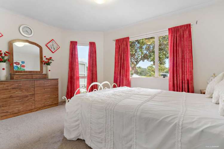 72 Medvale Avenue Flat Bush_10