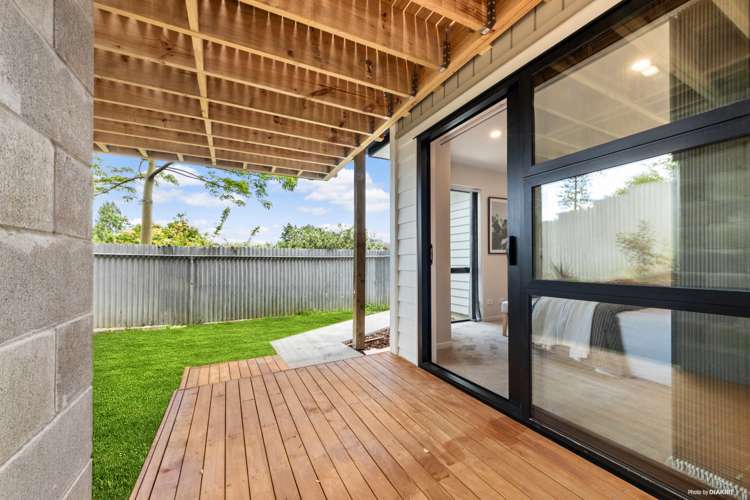 8B Nandana Drive Glen Eden_10