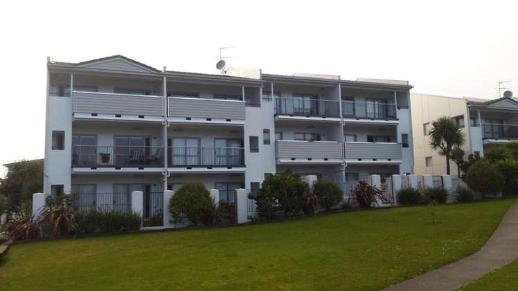 D8/60 Masons Road Oteha_18