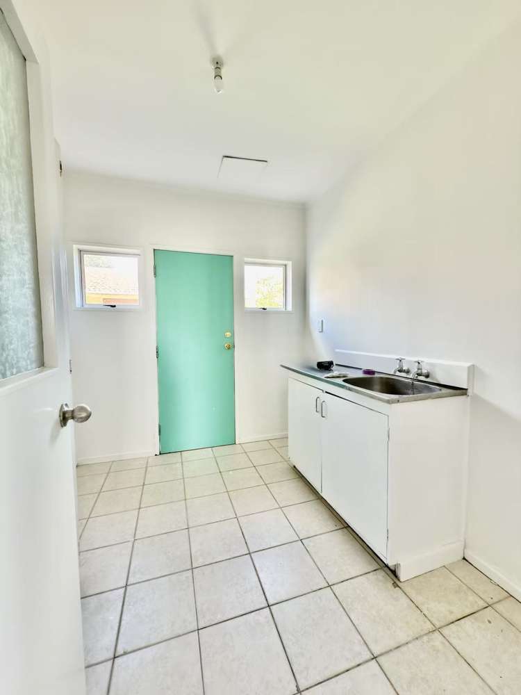 2 Carey Place Otara_14