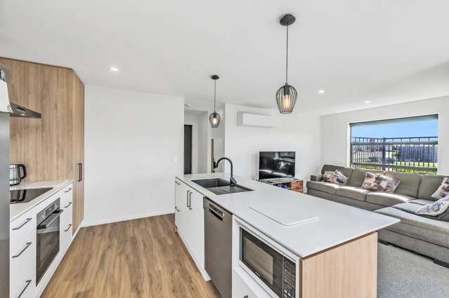 197 Faringdon Boulevard Rolleston_1