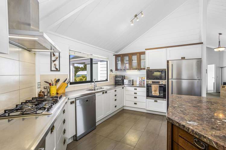 73 Motu Road Kumeu_15