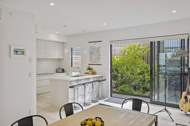 6 Kimiora Street Three Kings_6