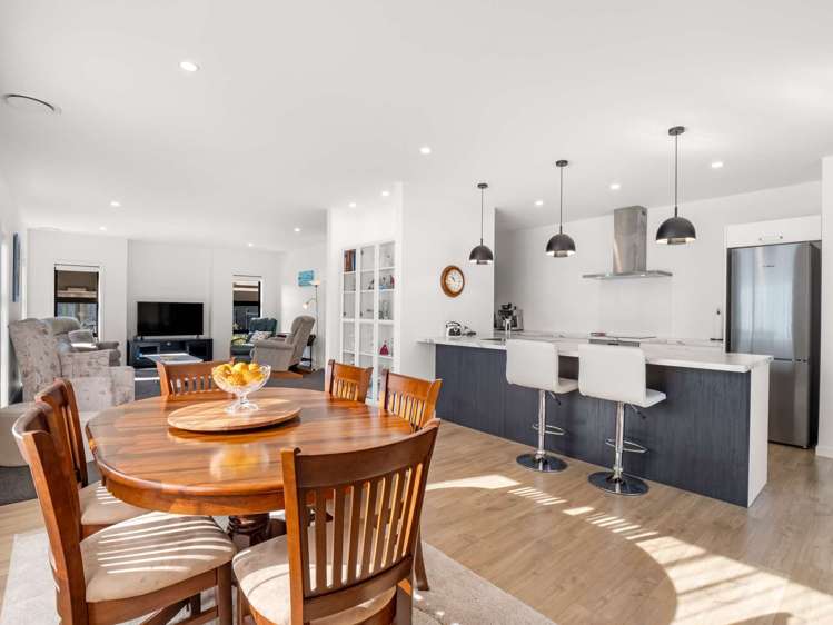 6 Simon Street Tawhero_7