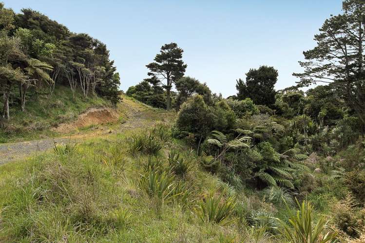 64 Cemetery Road Pollok_5