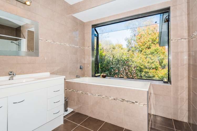 1074 East Coast Road Redvale_13