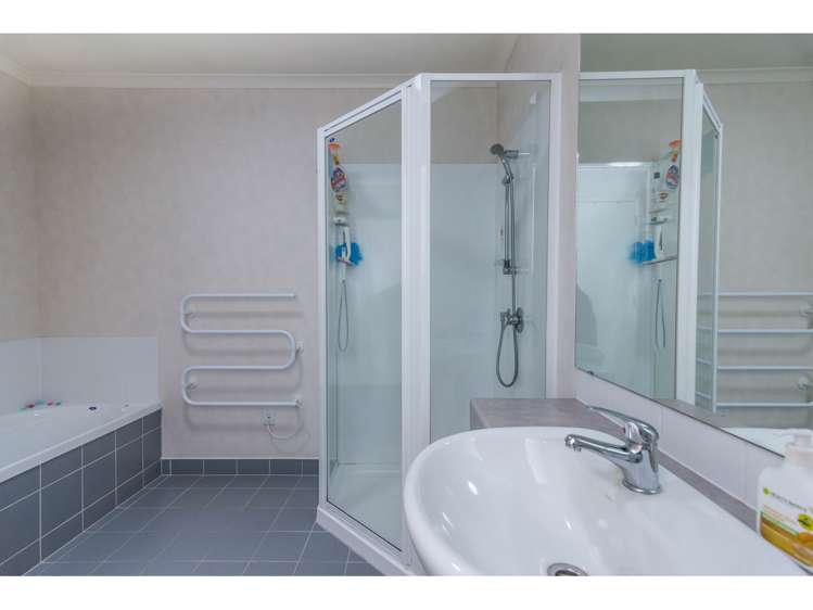 16 Stolford Crescent New Lynn_11