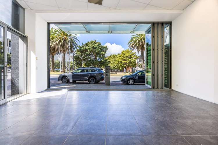 Shop D, 8 Mahuhu Crescent, City Centre_5