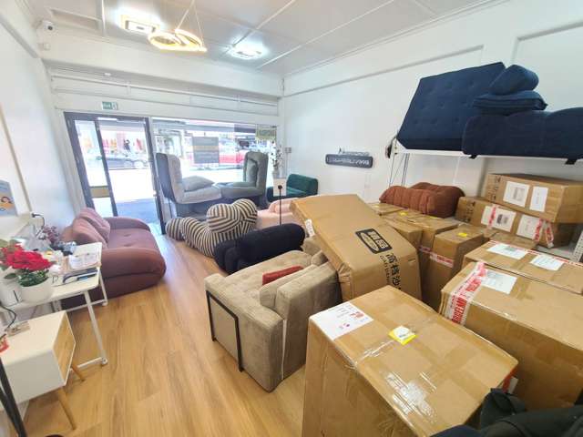 EXCELLENT VALUE 45M² SHOP