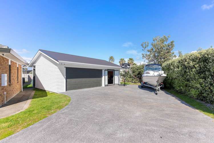 1162 East Coast Road Whakatiwai_17