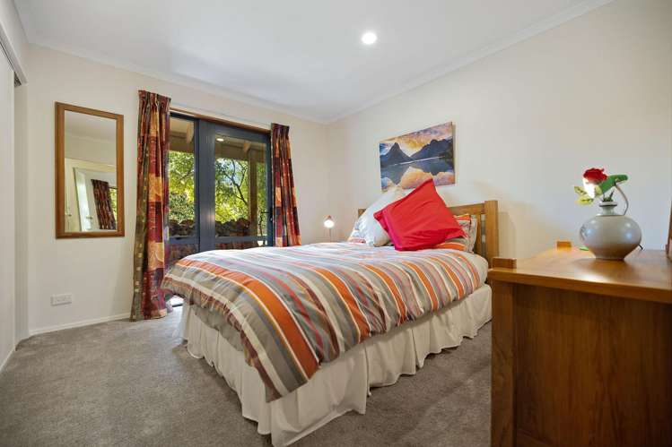 2 Bramshill Drive Lower Shotover_21