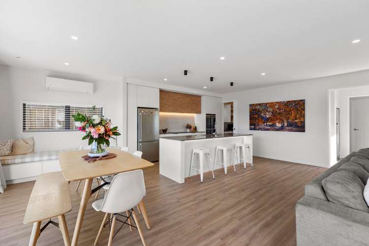 37 Tangaroa Place Poike_3