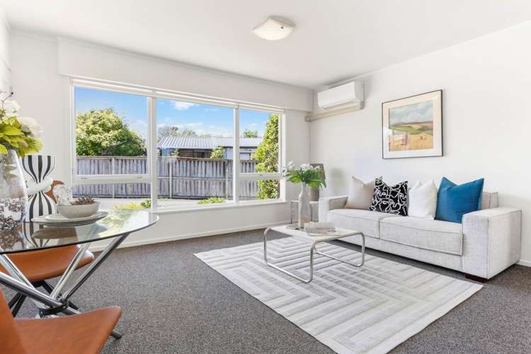 2/8 Paul Place_0