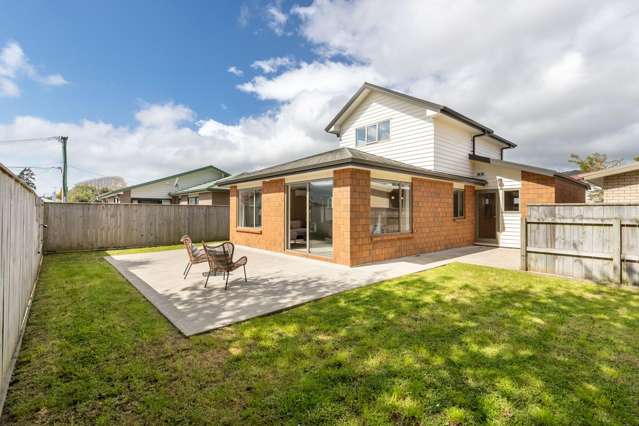 2 Yeats Grove Trentham_2