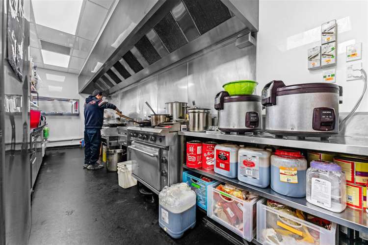 Shop 9, 1 John Goulter Drive Auckland Airport_18