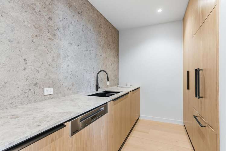81 Carlton Gore Road Newmarket_10