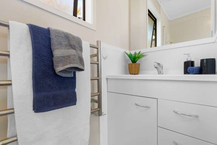 53 Gilbass Avenue Hamilton Lake_12