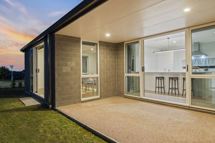 9 Blacklock Road Pyes Pa_13