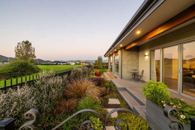 Over-sized Architectural Parkside Gem